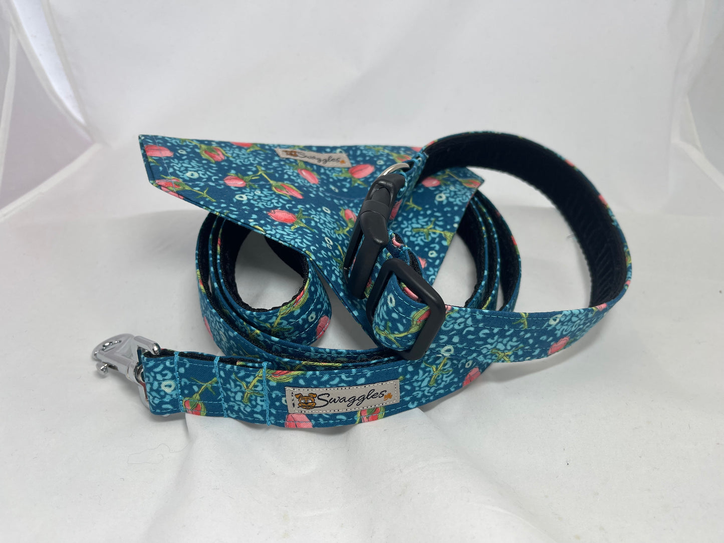 Aqua & Pink Roses Collar