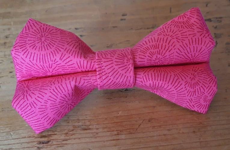 Pink Flower Heads Bow Tie