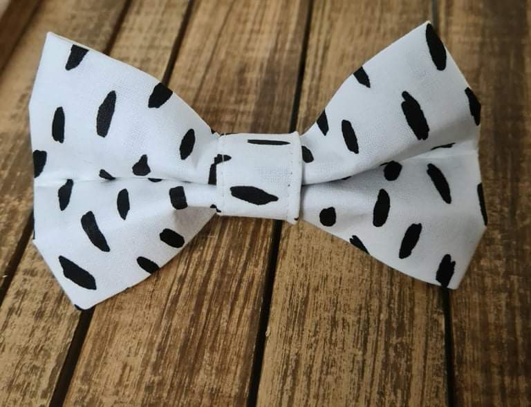 White Brush Strokes Bow Tie